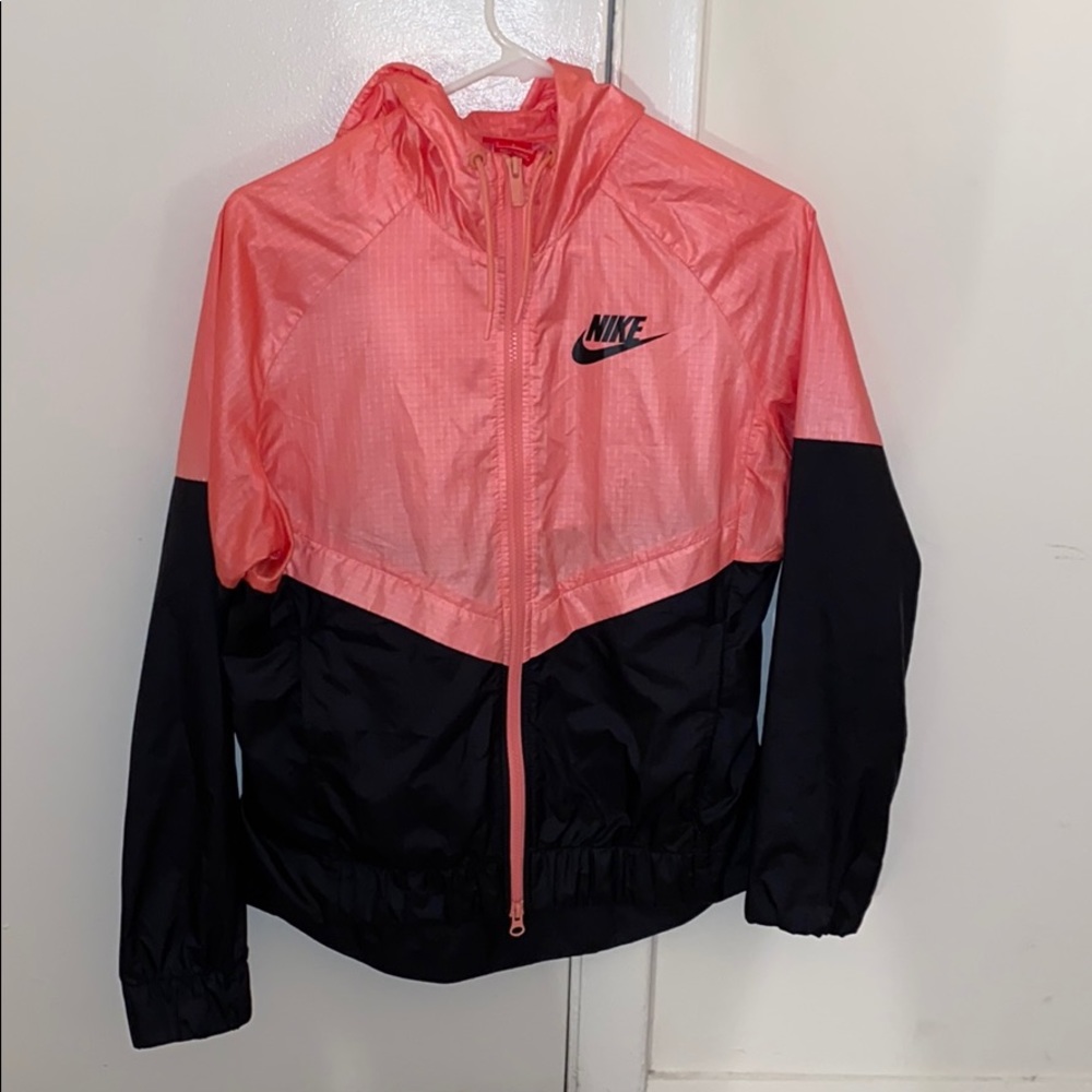 Women’s Nike wind breaker
